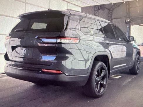 Used 2023 Jeep Grand Cherokee L Laredo RWD image 6