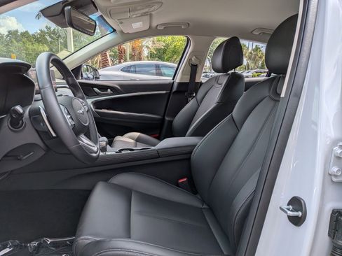Used 2023 Genesis G70 2.0T RWD image 5