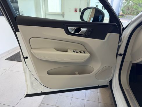 Used 2024 Volvo XC60 B5 Core AWD/4WD image 16