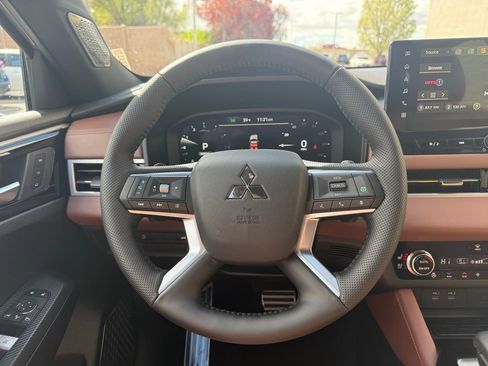 New 2026 Mitsubishi Outlander SEL image 8