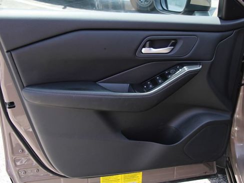 Used 2024 Nissan Rogue SV AWD/4WD image 14