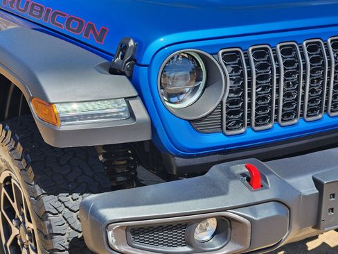 Used 2025 Jeep Wrangler Unlimited Rubicon w/ Convenience Group AWD/4WD image 11