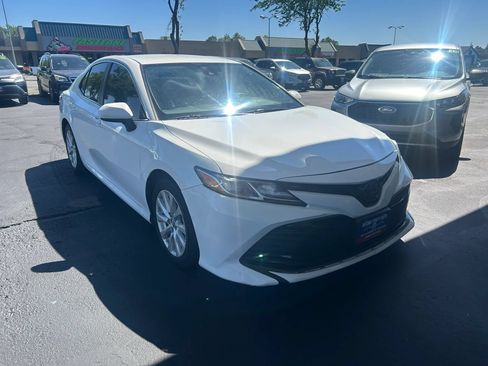 Used 2019 Toyota Camry LE FWD image 2