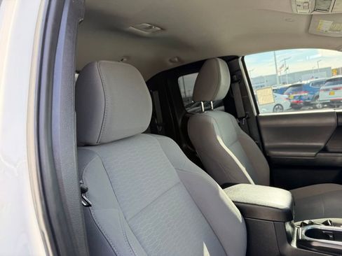 Used 2019 Toyota Tacoma SR w/ SR Convenience Package image 18