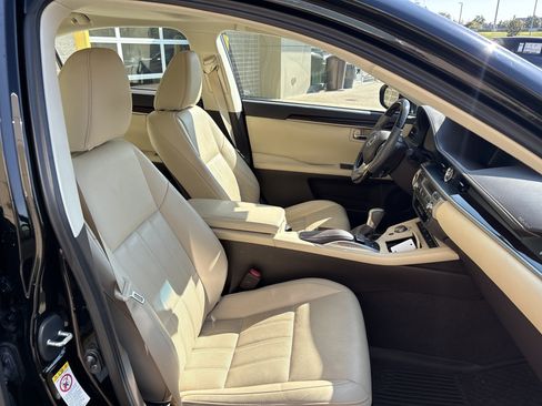 Used 2017 Lexus ES 350 w/ Luxury Package FWD image 33
