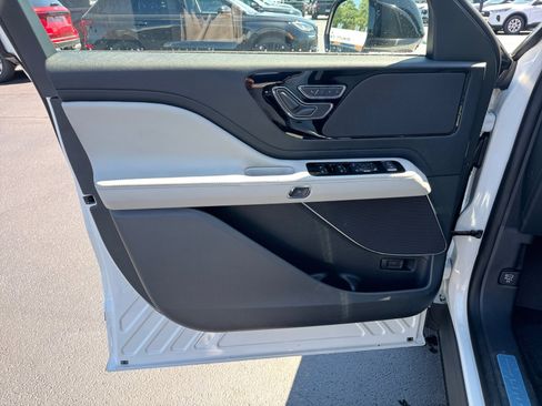 New 2026 Lincoln Aviator AWD image 24