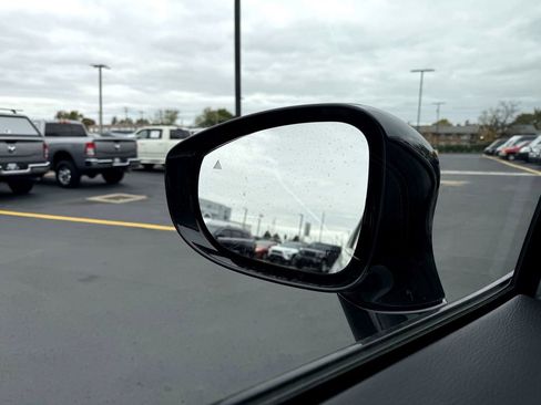 New 2026 Chrysler Pacifica Limited w/ Uconnect Theater Family Group image 18