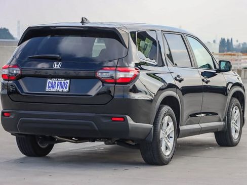 Certified 2024 Honda Pilot LX image 8