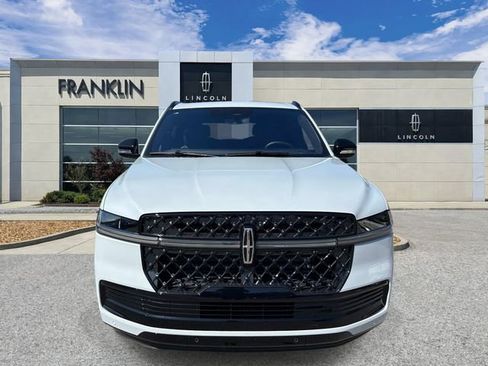 New 2025 Lincoln Navigator Reserve w/ Jet Appearance Package AWD/4WD image 2
