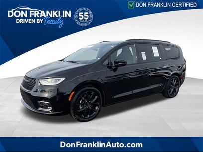 Used 2024 Chrysler Pacifica Touring-L w/ S Appearance Package