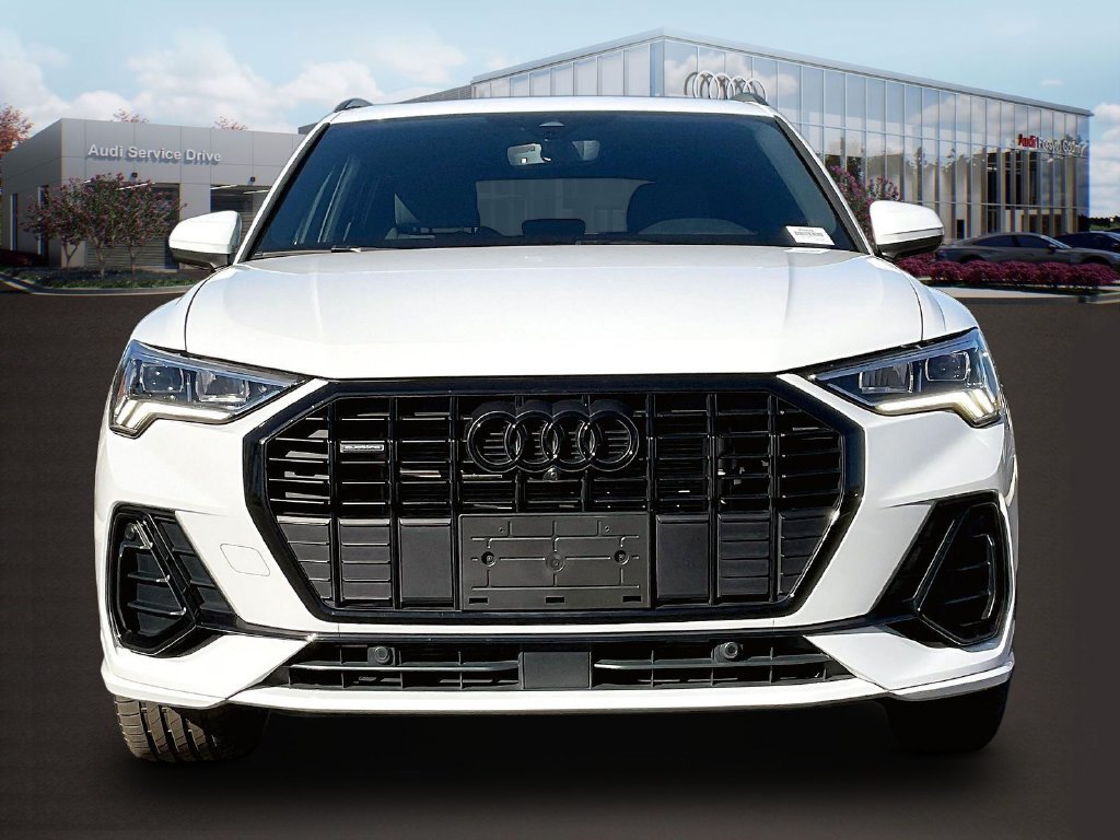 Used 2024 Audi Q3 2.0T Premium Plus w/ Premium Plus Package AWD/4WD image 2
