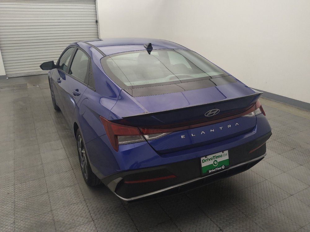 Used 2025 Hyundai Elantra Sport FWD image 6