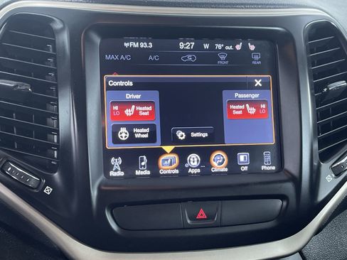 Used 2016 Jeep Cherokee Latitude w/ Cold Weather Group image 21