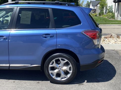 Used 2017 Subaru Forester 2.5i Touring AWD/4WD image 4