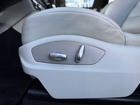 Certified 2023 Porsche Macan Turbo image 28