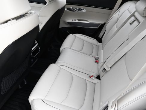 Used 2024 Genesis GV70 2.5T w/ Advanced Package image 10