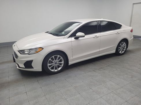 Used 2020 Ford Fusion SE image 2