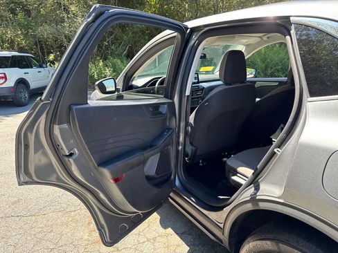 Used 2022 Ford Escape SE image 31