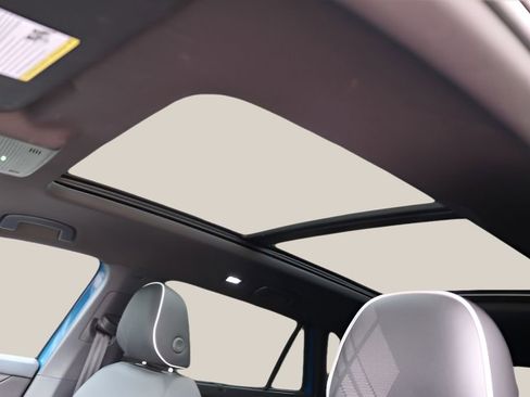 Used 2025 Volkswagen Atlas Cross Sport SEL Premium R-Line AWD/4WD image 11