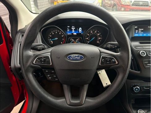 Used 2015 Ford Focus SE FWD image 14