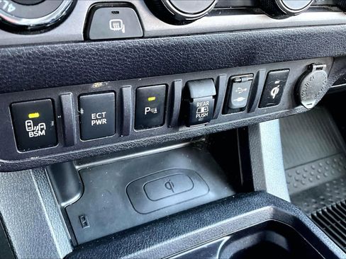 Used 2019 Toyota Tacoma TRD Sport image 35