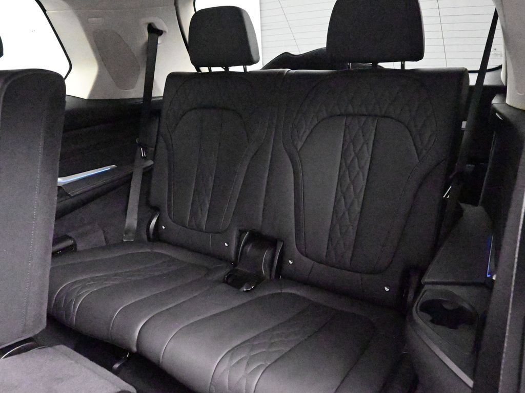 Used 2023 BMW X7 xDrive40i w/ Premium Package AWD/4WD image 15