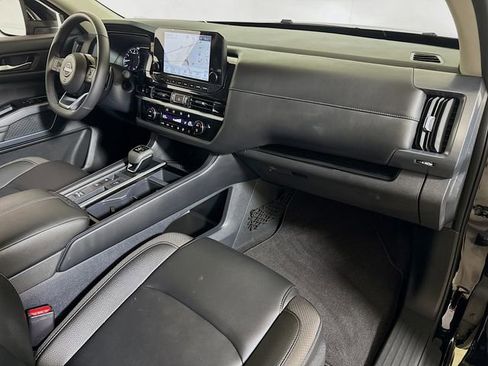 Used 2025 Nissan Pathfinder SL w/ Cargo Package image 28