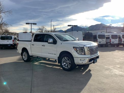 Used 2020 Nissan Titan SL w/ Moonroof Package image 7