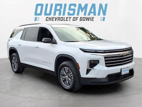 Used 2026 Chevrolet Traverse LT AWD/4WD image 1