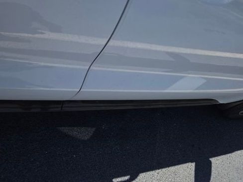 Used 2023 Kia Sorento S image 4