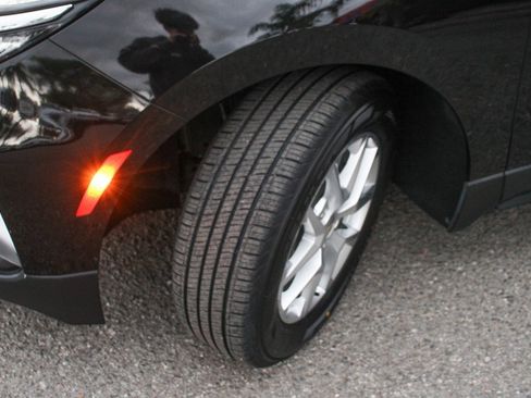 Used 2022 Chevrolet Equinox LT w/ Driver Convenience Package image 43