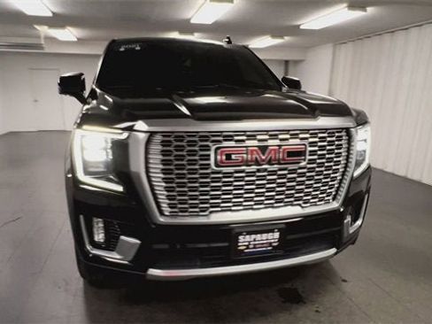 Used 2021 GMC Yukon Denali w/ Denali Premium Package image 3