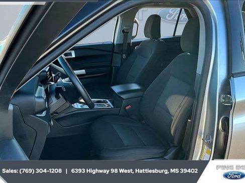 Used 2023 Ford Explorer XLT image 18