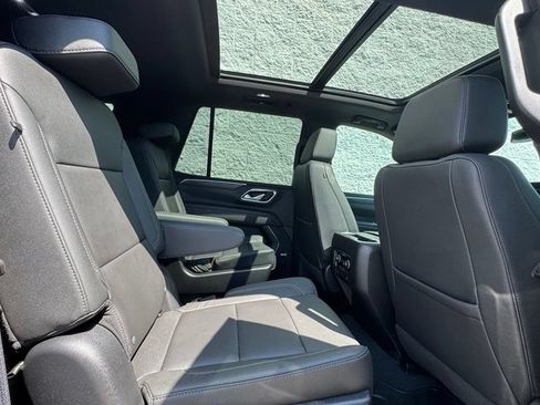 Used 2022 Chevrolet Tahoe LT w/ Luxury Package AWD/4WD image 16