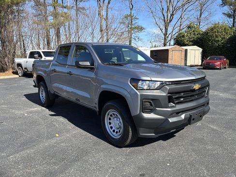 Used 2025 Chevrolet Colorado W/T image 3