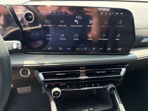 New 2026 Chevrolet Traverse LT w/ Driver Confidence Package AWD/4WD image 24