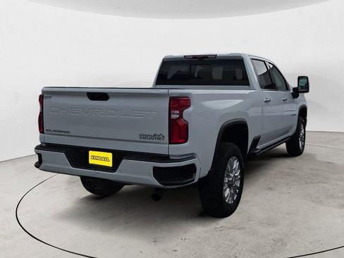 Used 2022 Chevrolet Silverado 2500 High Country w/ Technology Package image 5