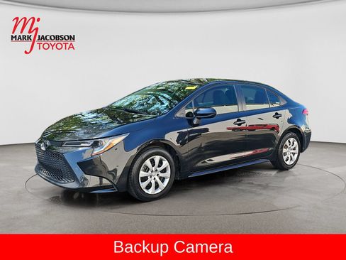 Used 2021 Toyota Corolla LE FWD image 1