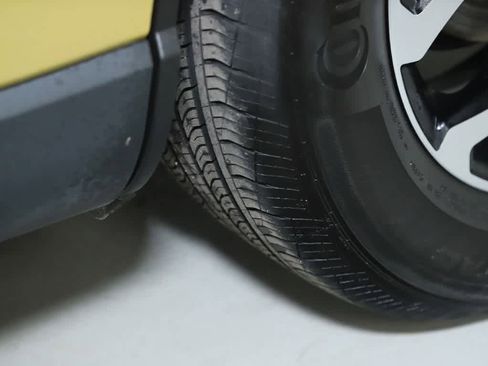 Used 2023 Toyota Corolla Cross SE image 35