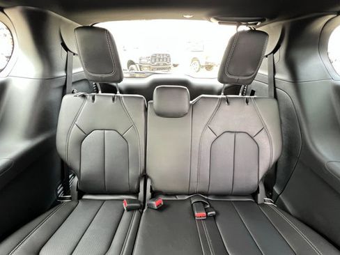 New 2026 Chrysler Pacifica Select FWD image 21