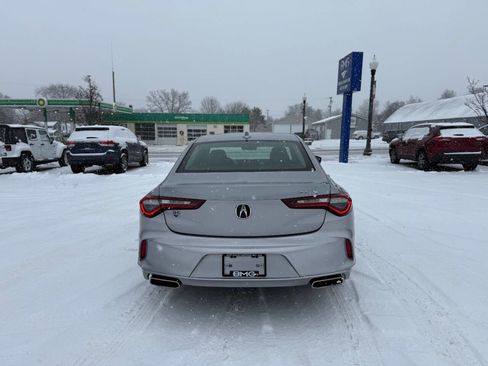 Used 2022 Acura TLX image 4