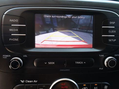 Used 2017 Kia Soul + FWD image 37