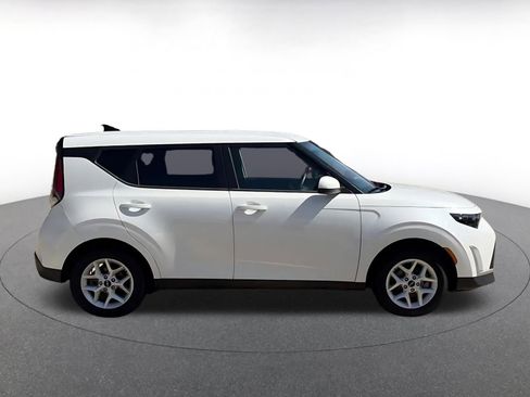 Used 2025 Kia Soul LX w/ LX Technology Package image 16