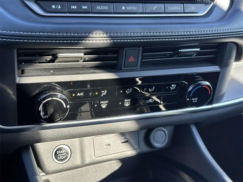 Used 2023 Nissan Rogue S image 5