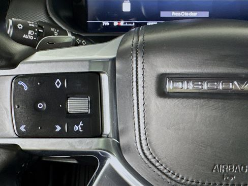Used 2023 Land Rover Discovery Metropolitan Edition AWD/4WD image 11
