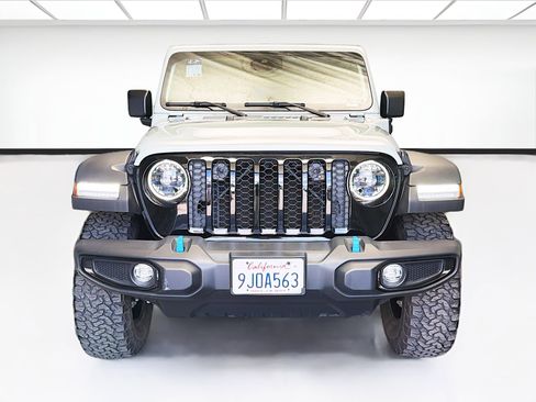 Used 2024 Jeep Wrangler Unlimited image 2