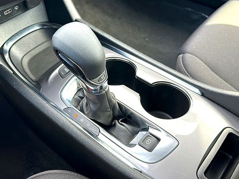 Used 2024 Chevrolet Malibu LT image 34