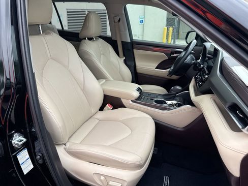 Used 2022 Toyota Highlander Limited AWD/4WD image 26