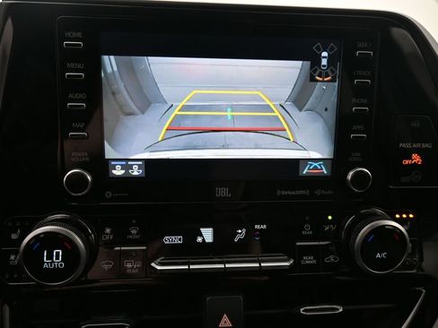 Used 2020 Toyota Highlander Limited image 20
