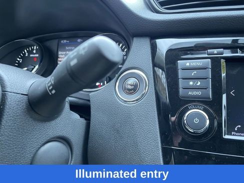 Used 2018 Nissan Rogue SV image 17